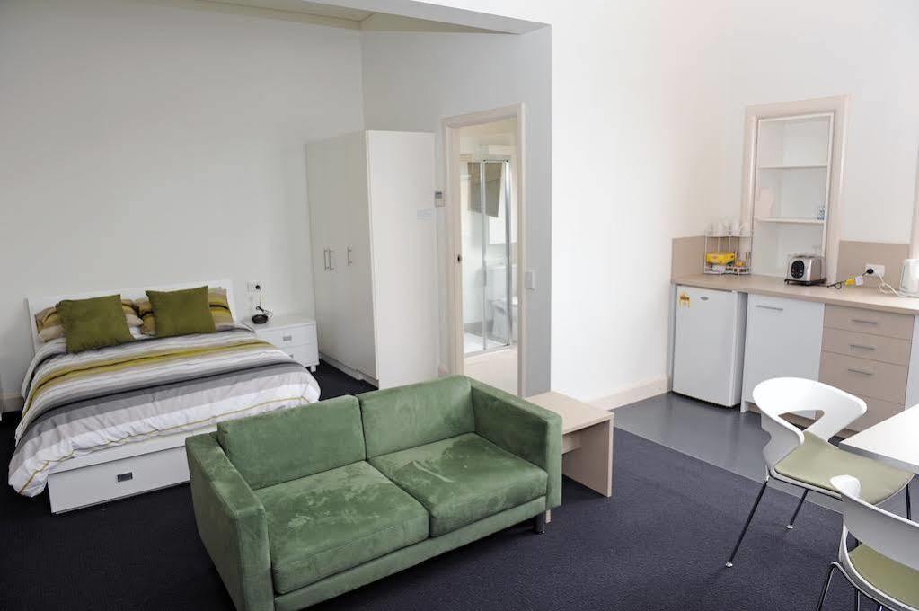 Yarra House Hostel Melbourne Exterior photo